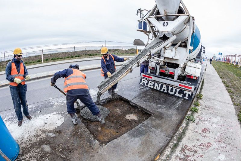 Avanzan los trabajos de reparación vial en el centro y en Chacra 2