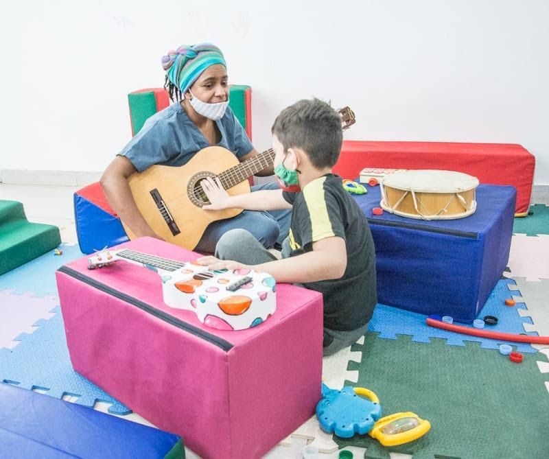 Destacan la importancia de la terapia asistida con perros 