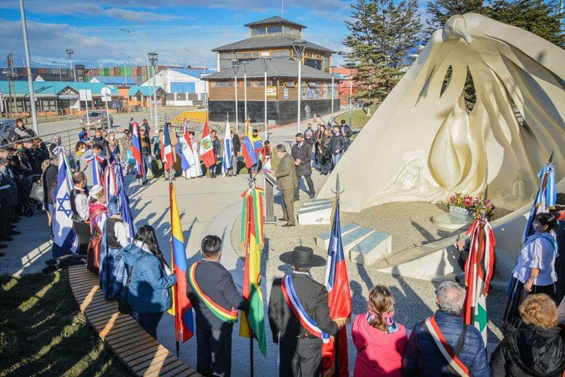 Más de 40 colectividades celebraron el Día del Inmigrante