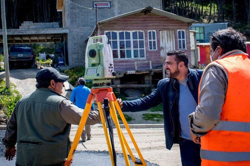 Vuoto recorrió obras de pavimentación y la del relleno sanitario 