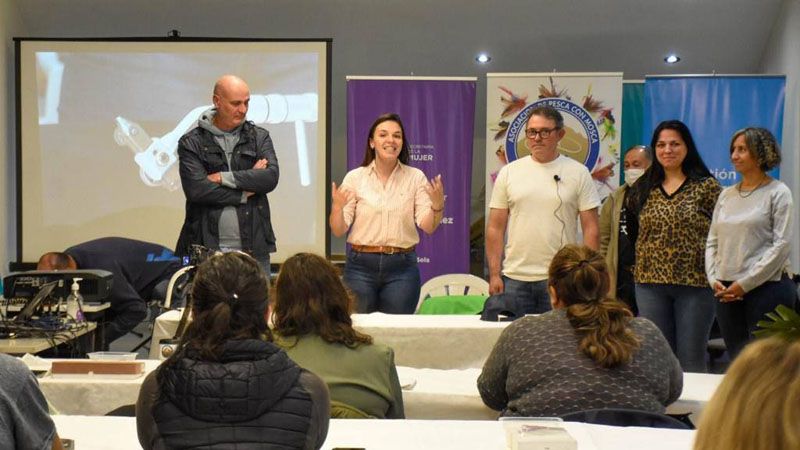 Comenzó el Curso de Atado de Mosca para Mujeres