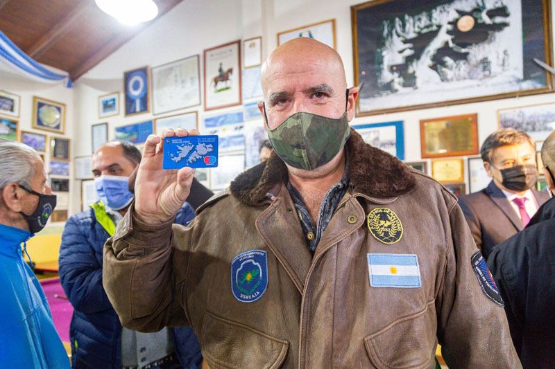 Excombatientes ya cuentan con una edición especial de tarjetas 