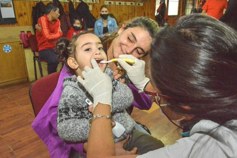 El área de salud municipal realizó controles odontológicos en el barrio Los Morros