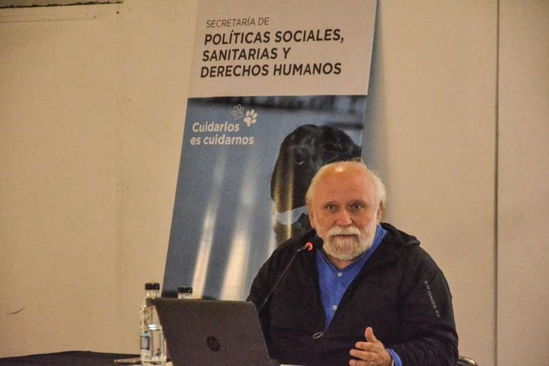  El doctor Juan Enrique Romero disertó sobre tenencia y cuidado de mascotas