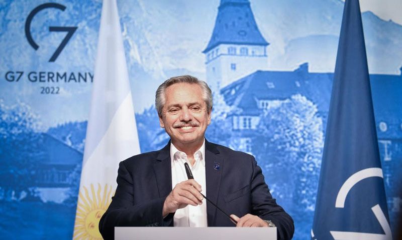 Alberto Fernández regresó del G7 con la agenda puesta en la interna, la falta de dólares y el desabastecimiento