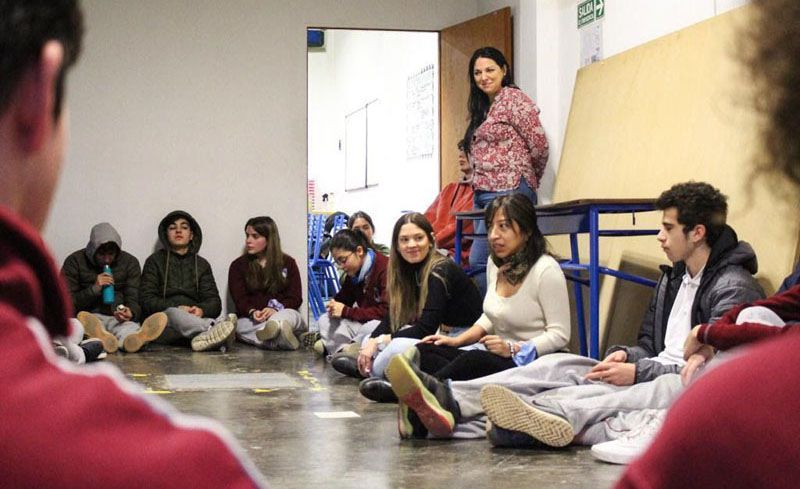 La Secretaría de la Mujer llevó el taller ‘(Re) Pensando Vínculos’ al colegio Julio Verne