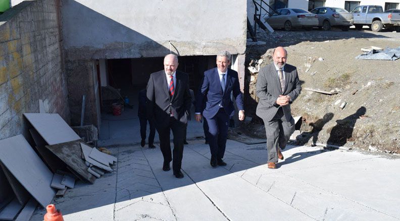 Jueces del STJ recorrieron la obra que ejecutan en Río Grande