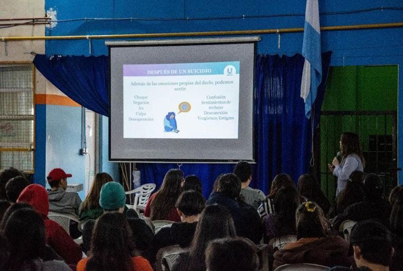 La Municipalidad realizó un taller de Postvención del Suicidio en el Colegio Sobral