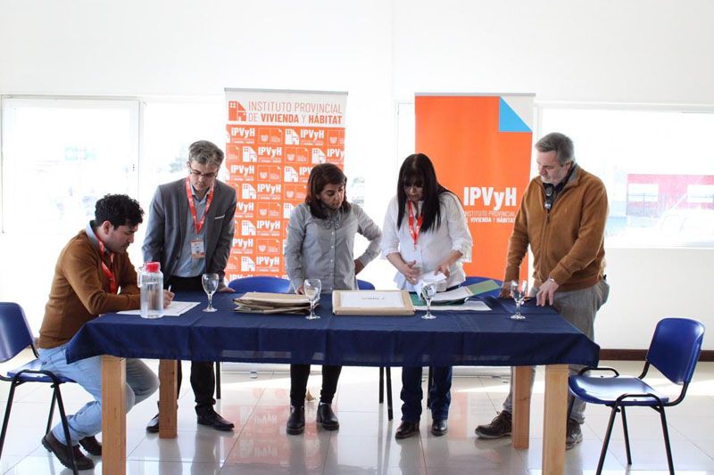 Se abrieron ofertas para construir 50 viviendas en Tolhuin