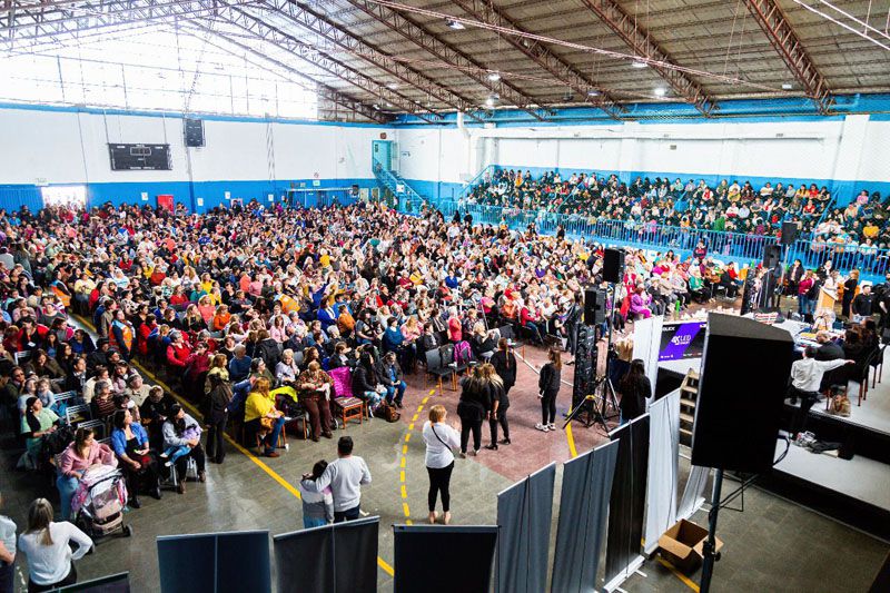Cerca de 2 mil vecinas colmaron el Club San Martín 