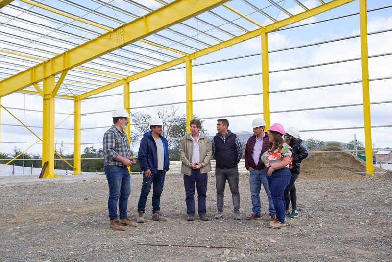 Melella recorrió la construcción del gimnasio en Tolhuin 