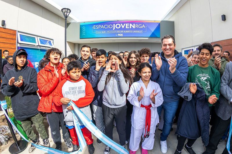 El intendente Martín Perez inauguró un Espacio Joven en la Zona Sur