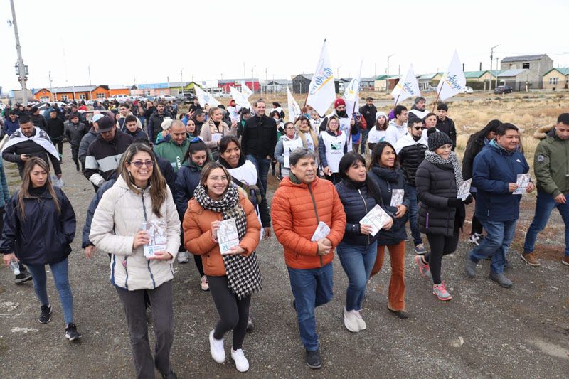 Pino recorrió el barrio Malvinas Argentinas de Río Grande 