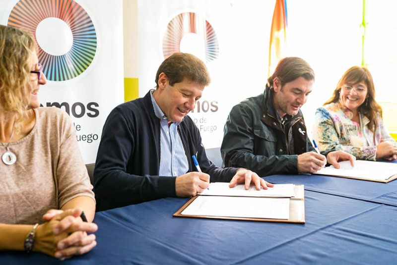 Se firmó el contrato para el tendido eléctrico en la ruta 23