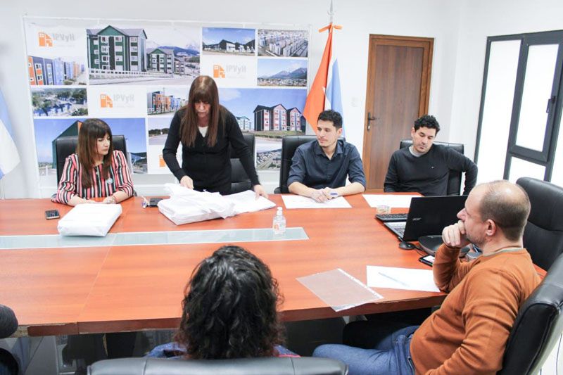 El IPVyH abrió licitaciones para construir 2150 viviendas