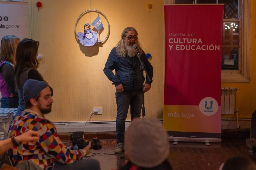 Se realizó con éxito el Café Literario ‘Día de la Poesía Fueguina’
