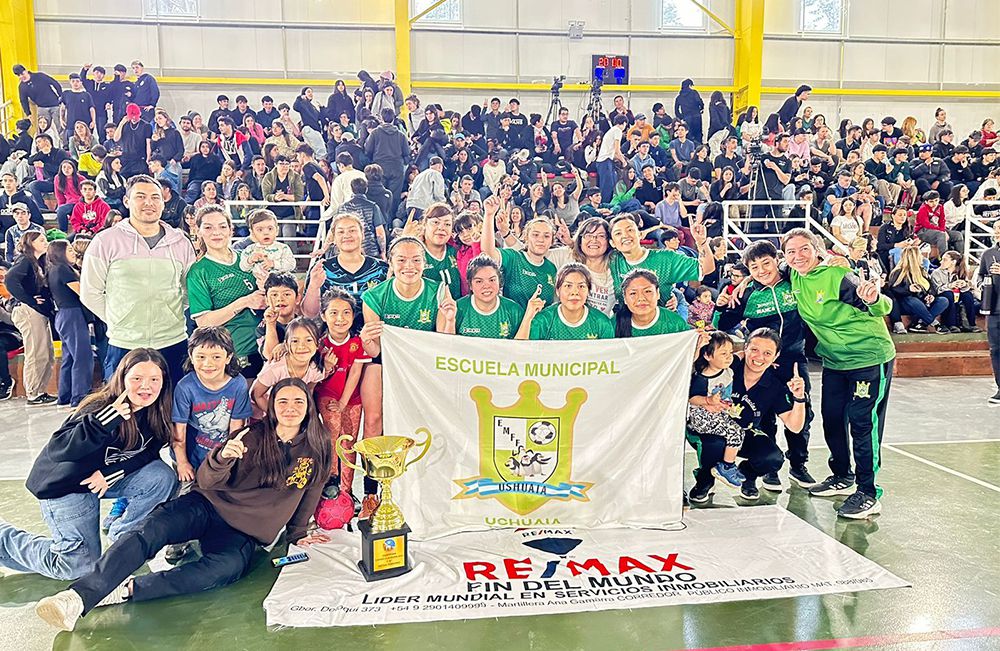 Las chicas de Escuela Municipal B y HAF, se llevaron el título 