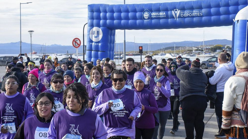 300 personas corrieron ‘Por Ellas, por Nosotras, por Todas’