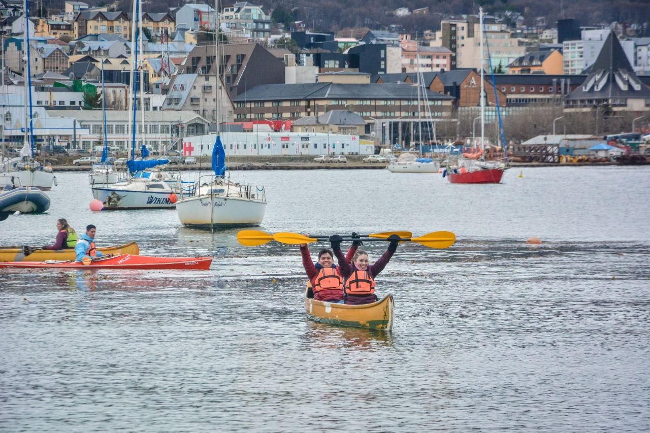 El IMD ofrece clases de canotaje para asistentes al CePLA