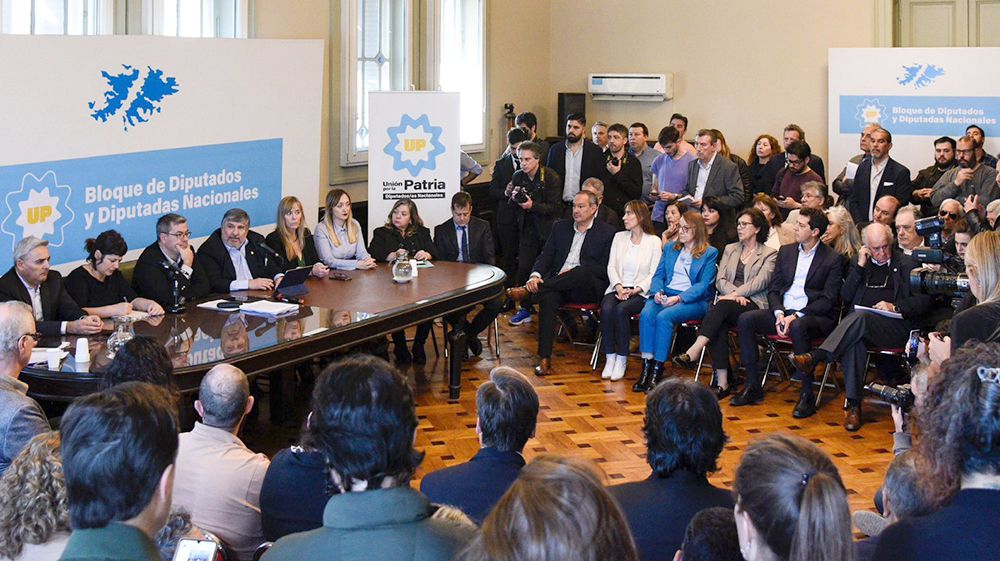 “No vamos a permitir que Milei y Caputo nos vuelvan a poner de rodillas ante el FMI” 