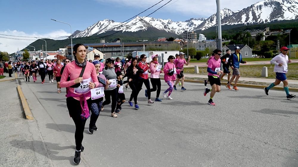 Más de 400 personas participaron de la corre-caminata “Movete” 
