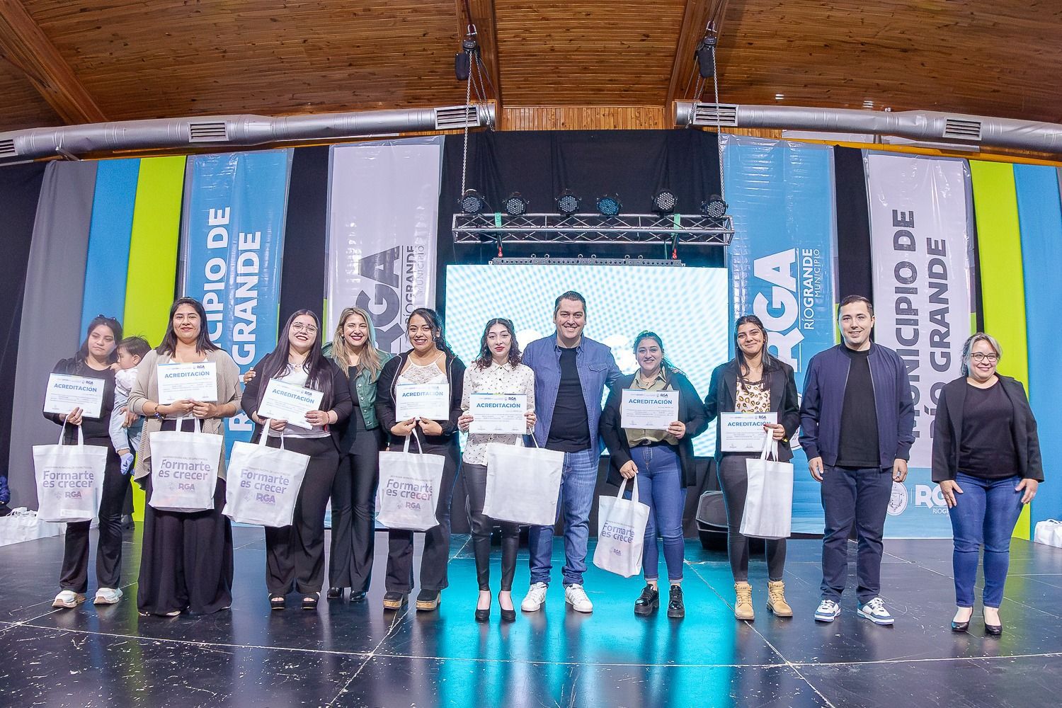 Entrega de herramientas para el primer empleo