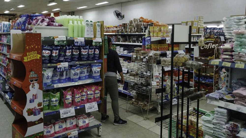 Pese a la menor inflación, argentinos restringen consumos en autoservicios y supermercados