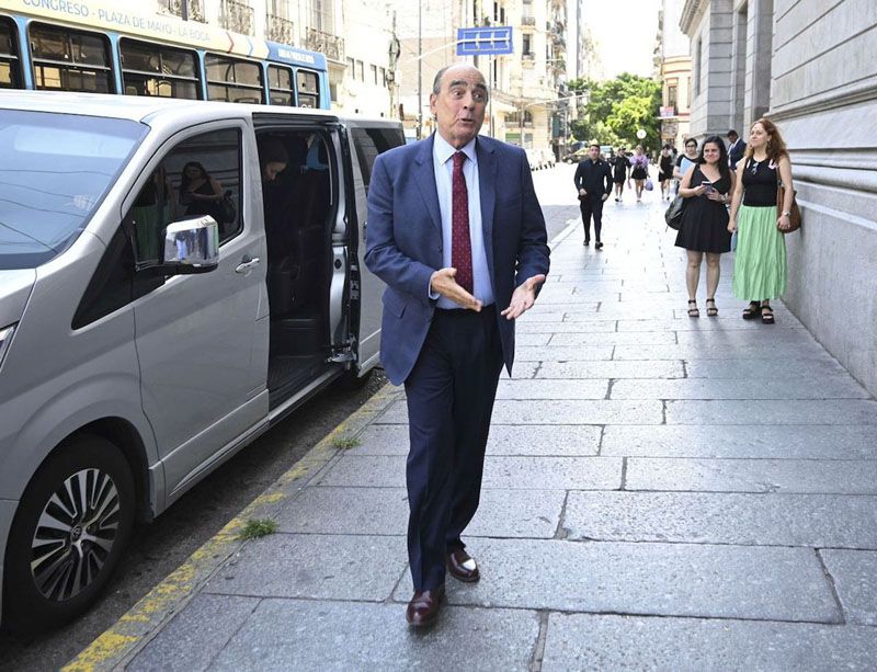 Francos deberá responder más de 100 preguntas sobre el “criptogate”