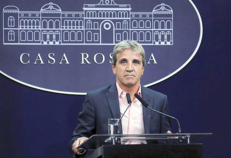 Cayeron los bonos y Caputo culpó a la suba de jubilaciones