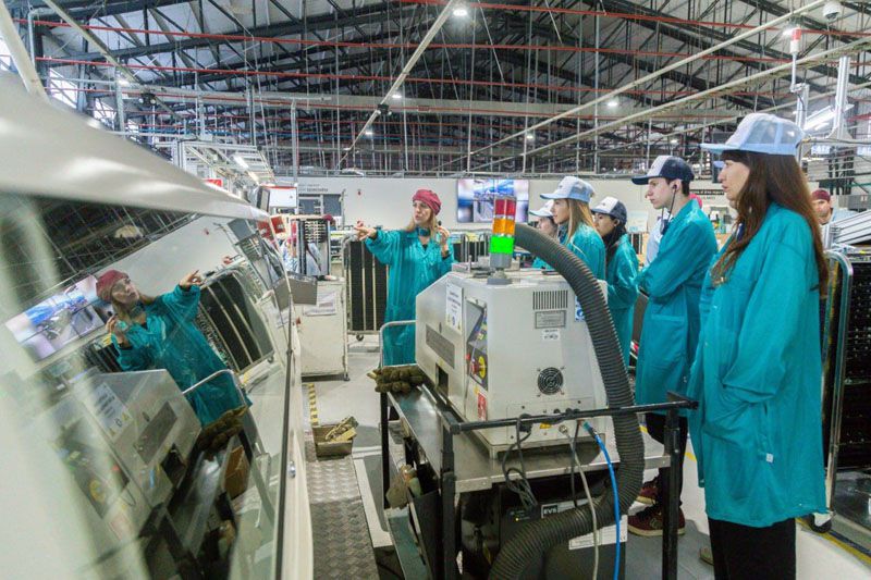 Las fábricas se abrieron a la comunidad