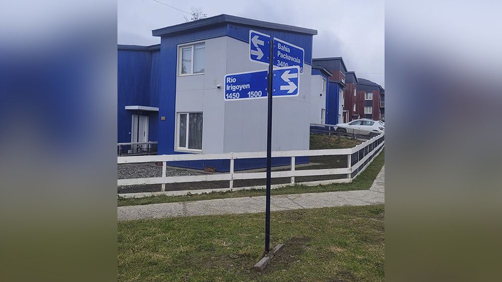 La Municipalidad coloca cartelería vial en barrio Río Pipo