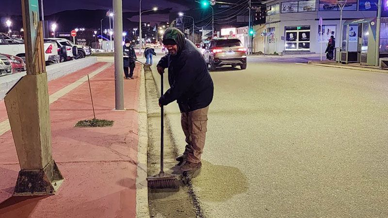 Avanzan los trabajos de limpieza en diversas calles del casco céntrico