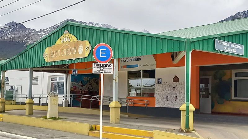 Crisis por abandono nacional y falencias escolares