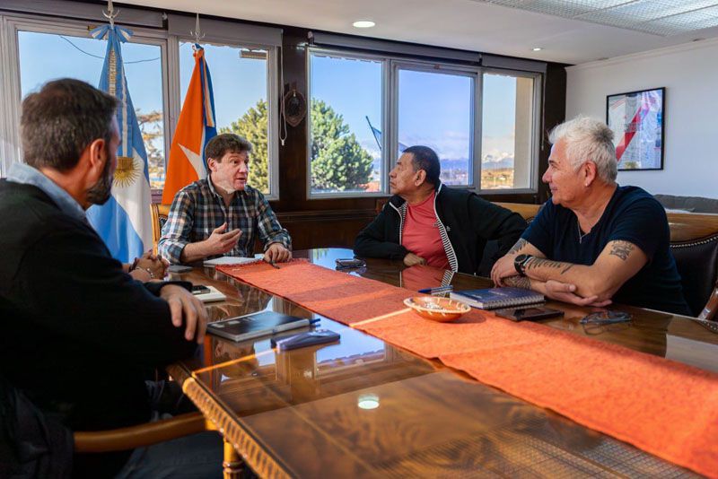 Reunión Gobierno y sindicato por la salida de YPF