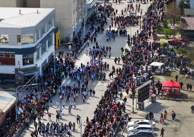 Miles de vecinos celebraron a la ciudad