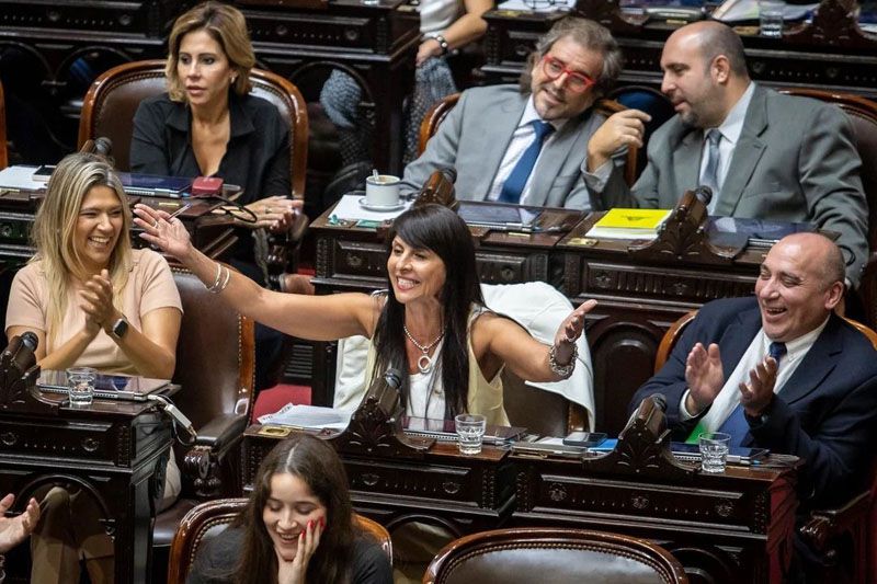 Quiénes son los diputados que renunciarán a sus bancas