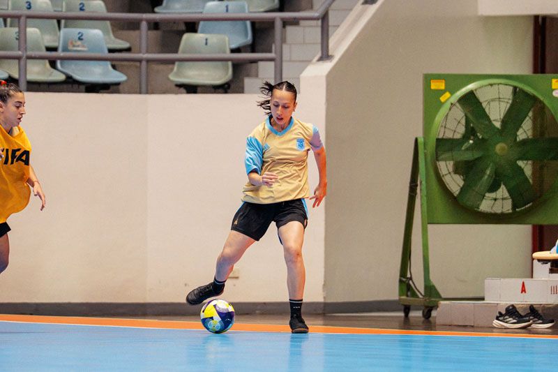 Argentina va por el boleto a semis