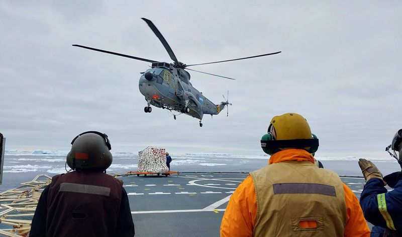 El Irízar enfrenta desafíos logísticos por presencia de témpanos