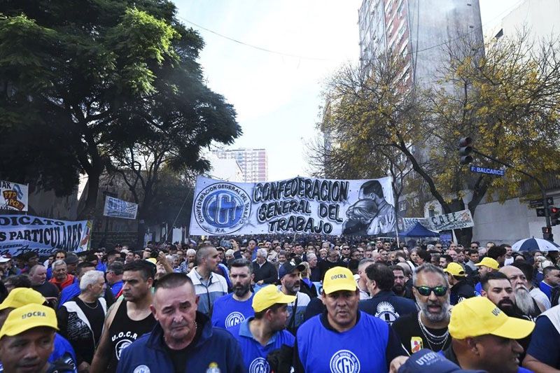 Gremios encabezan movilización “multitudinaria” contra la reforma