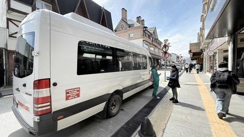 Prohibido estacionar (excepto si sos una empresa de turismo)