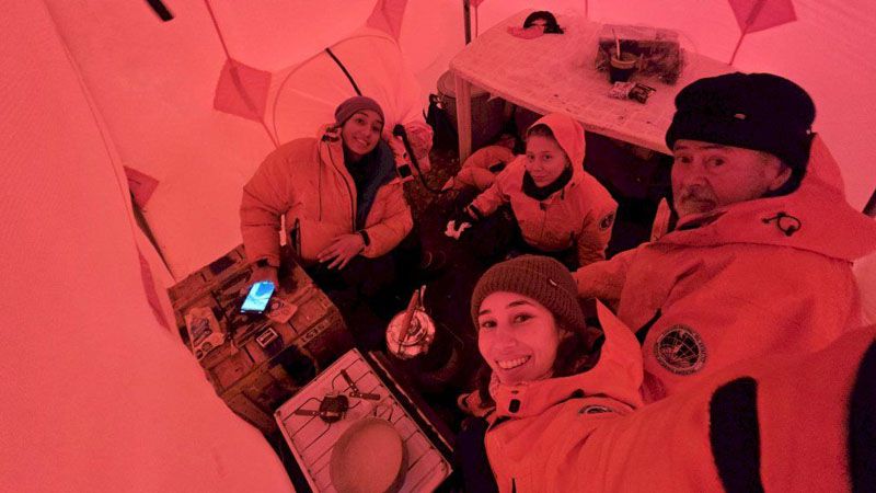 Estudiantes de la UNTDF realizan tareas científicas en la Antártida
