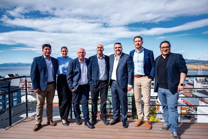 Vuoto acompañó la inauguración del Hotel City Centro