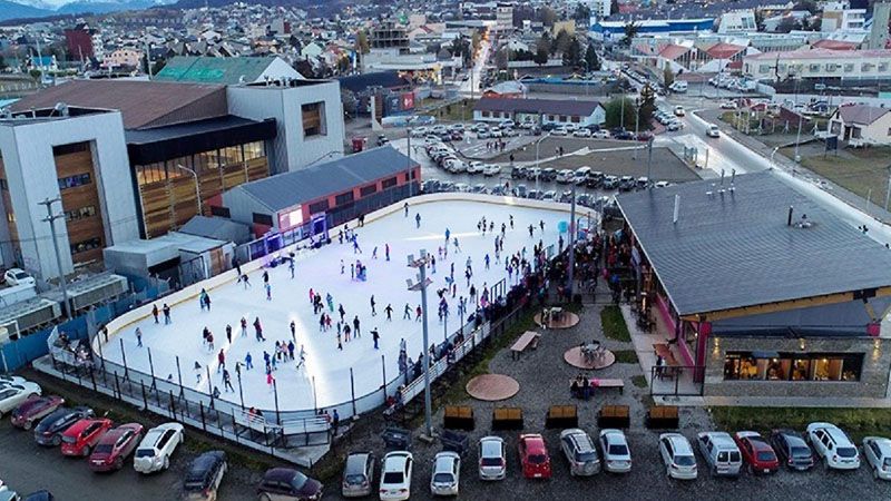Piden otra pista de hielo por la falta de un estadio cerrado 