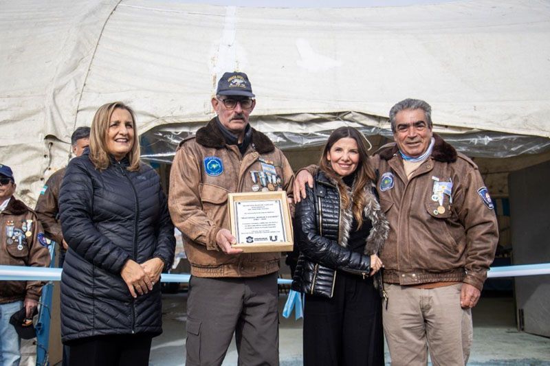 La Municipalidad acompañó la apertura de la carpa de Excombatientes