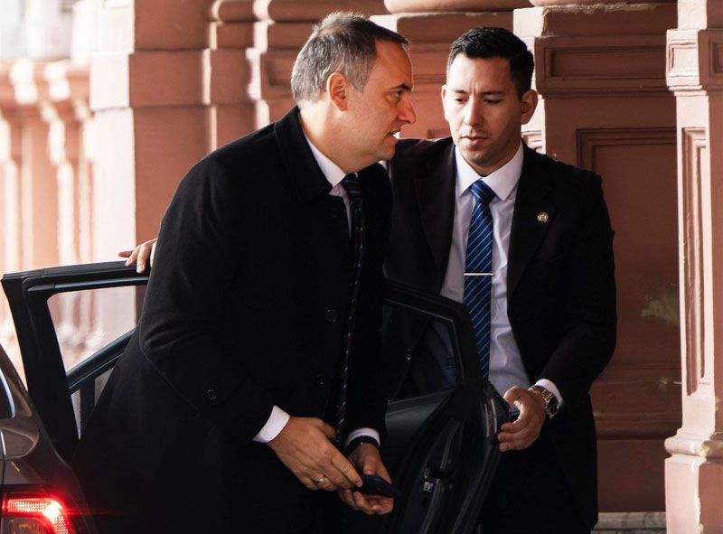 Adorni se prepara para presentar su declaración jurada