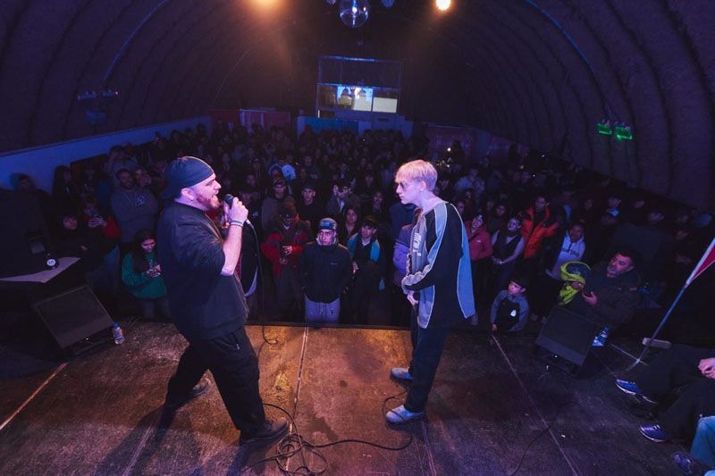 La celebración continúa con música, cultura urbana y bienestar