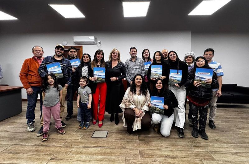 Entregaron adjudicaciones de tierras a graduados universitarios
