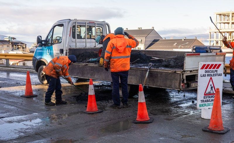 Avanzan trabajos de bacheo en distintos puntos de la ciudad