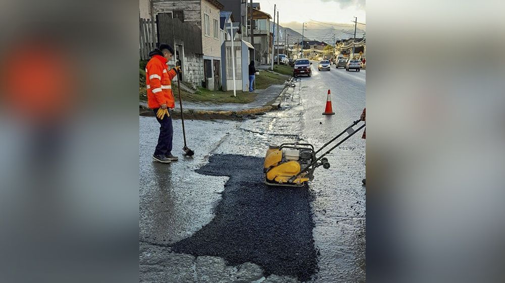 Continúan las reparaciones en la calle Tucumán | Diario del Fin del Mundo