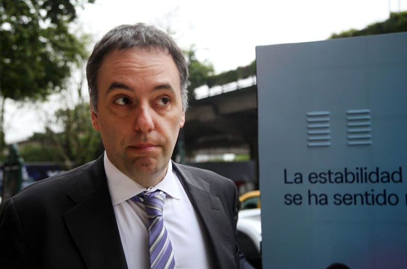 Adorni gastó $139 millones con varias tarjetas de crédito 